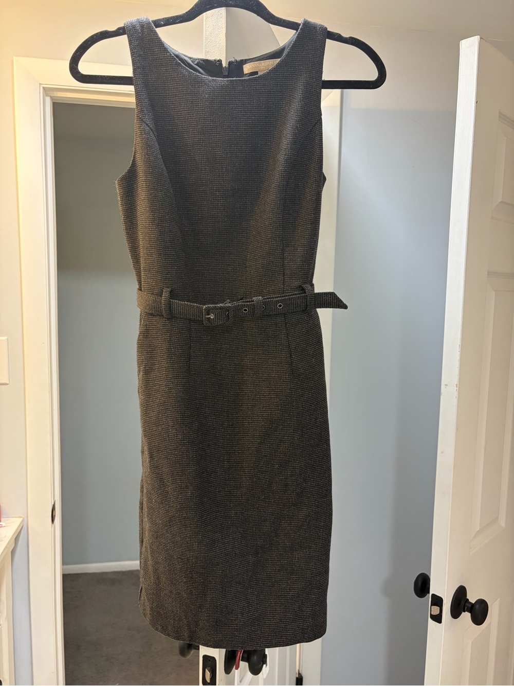 Banana Republic Sleeveless Gray Textured Shift Dress with Belt